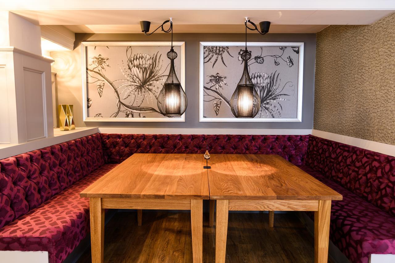 The Wheatsheaf Inn Onneley Kültér fotó